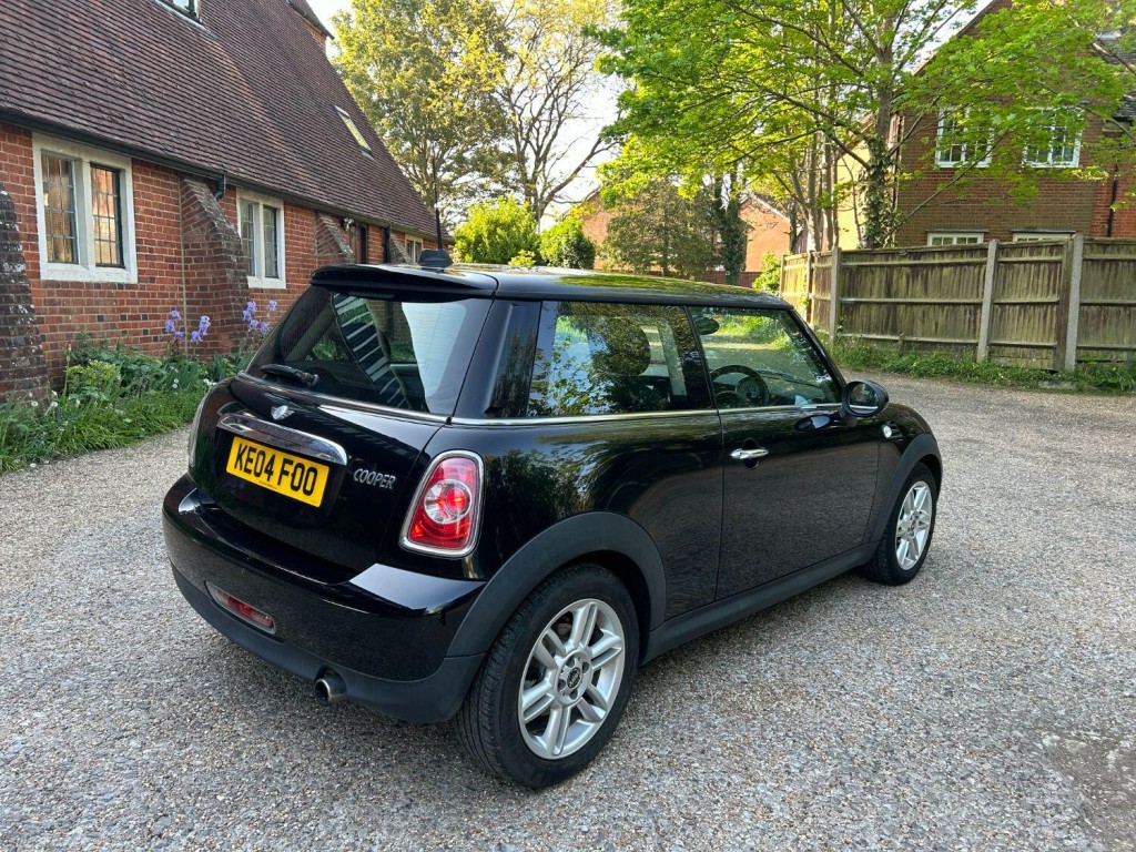 MINI HATCH