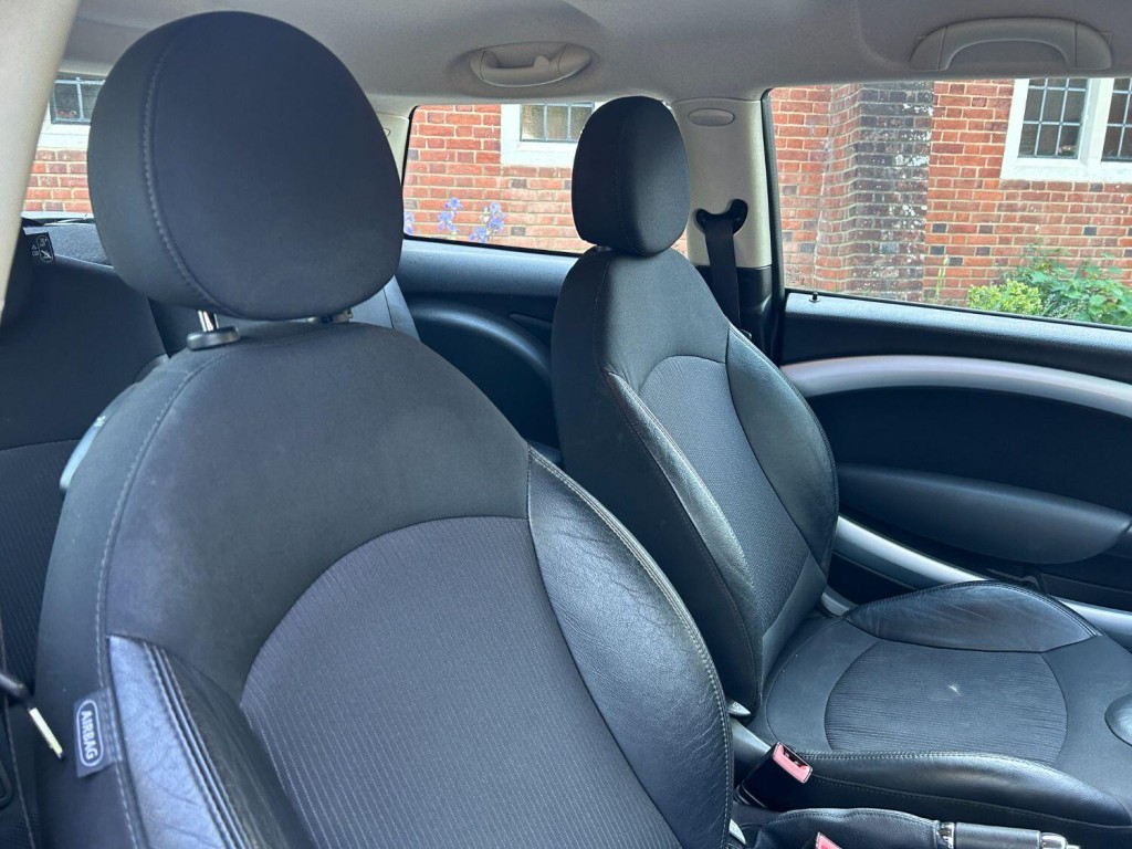 MINI HATCH