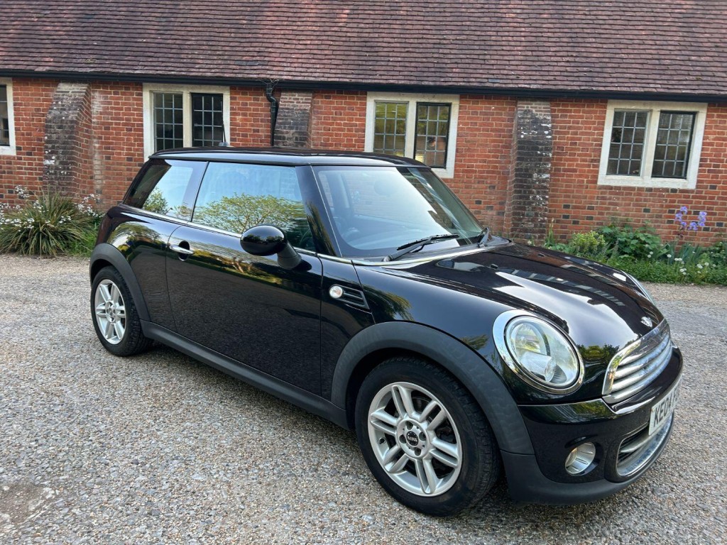 MINI HATCH