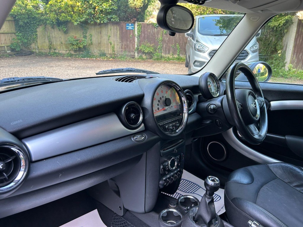 MINI HATCH