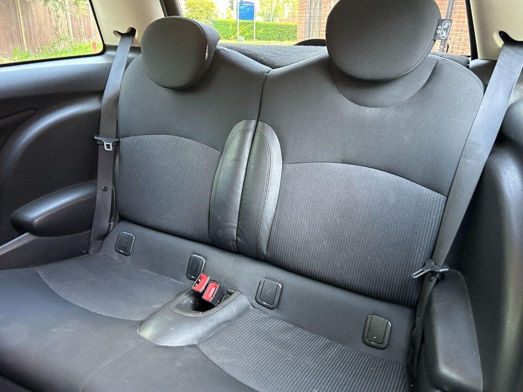 MINI HATCH