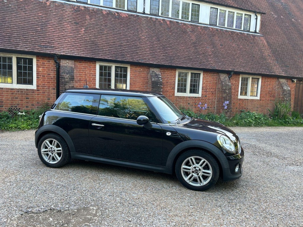 MINI HATCH