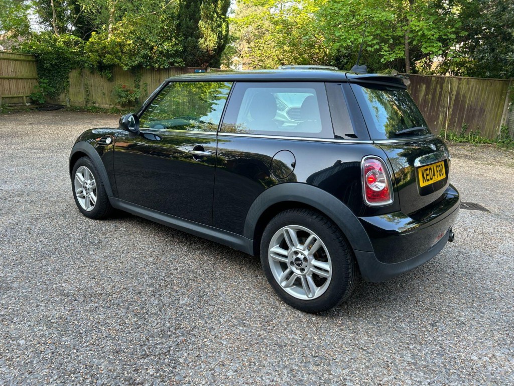 MINI HATCH