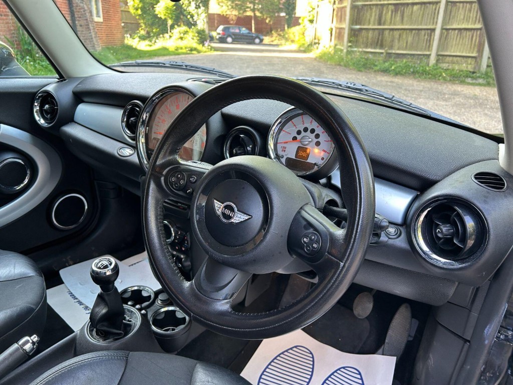 MINI HATCH