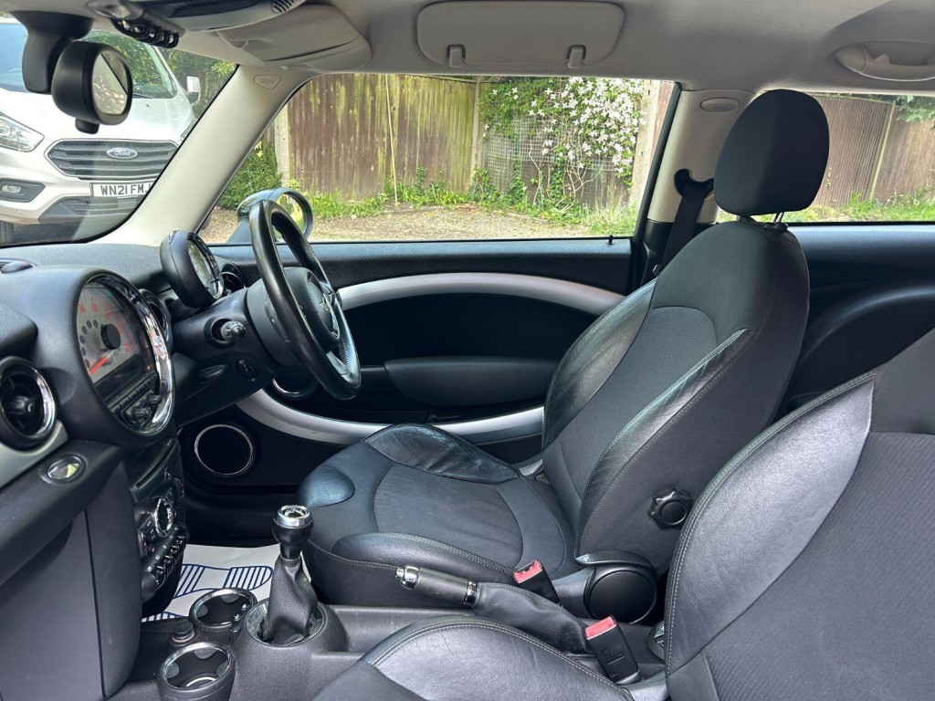MINI HATCH
