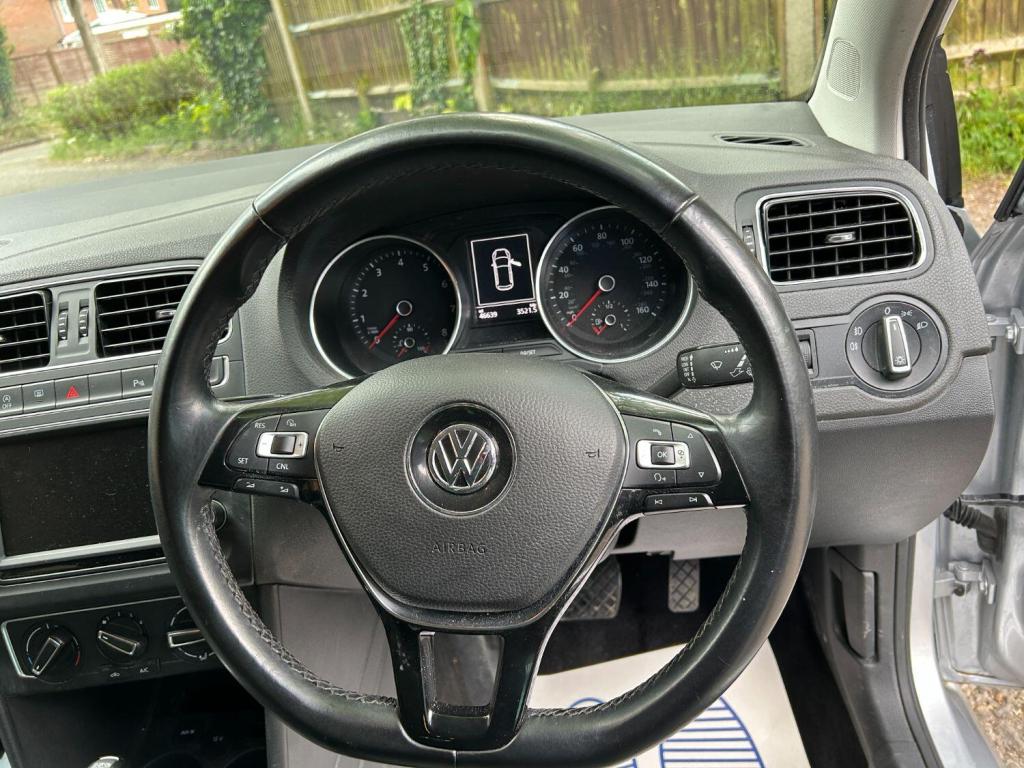 VOLKSWAGEN POLO