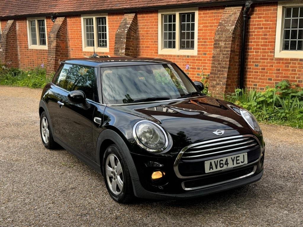 MINI HATCH