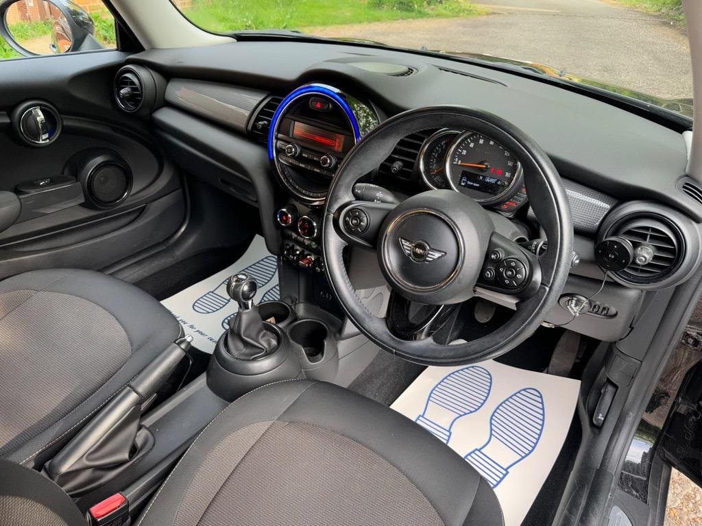 MINI HATCH