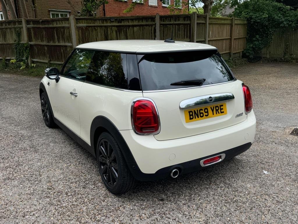MINI HATCH