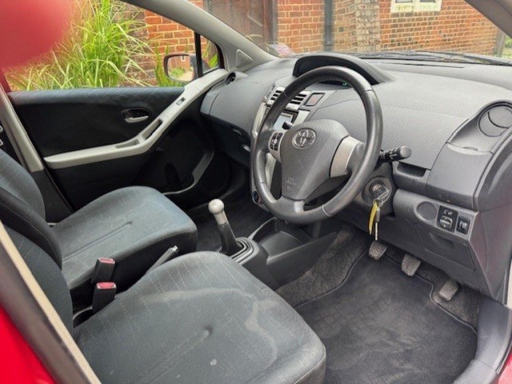 TOYOTA YARIS