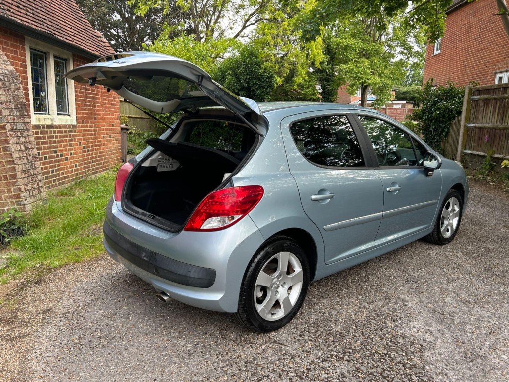 PEUGEOT 207