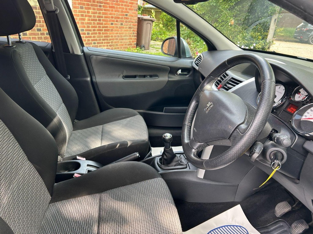 PEUGEOT 207