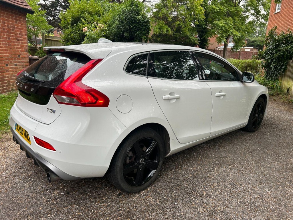 VOLVO V40