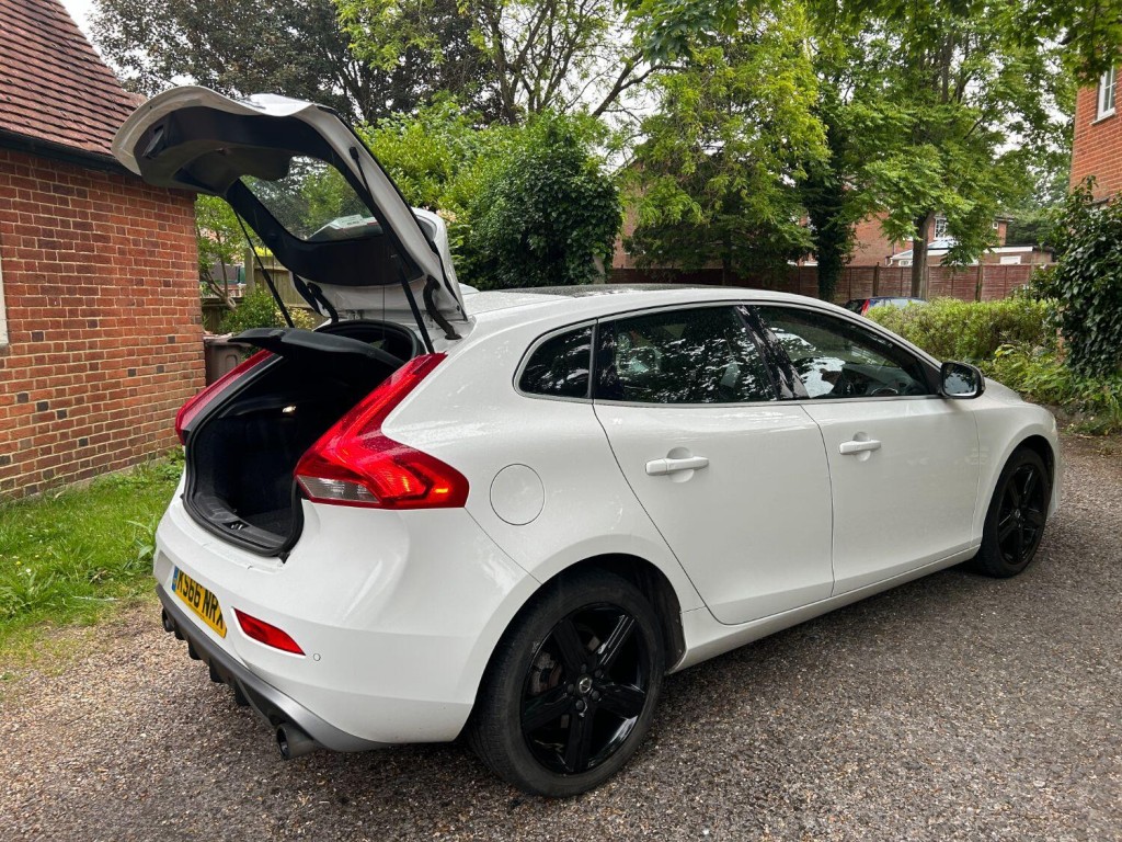 VOLVO V40