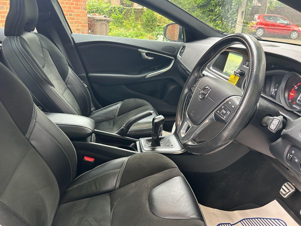 VOLVO V40