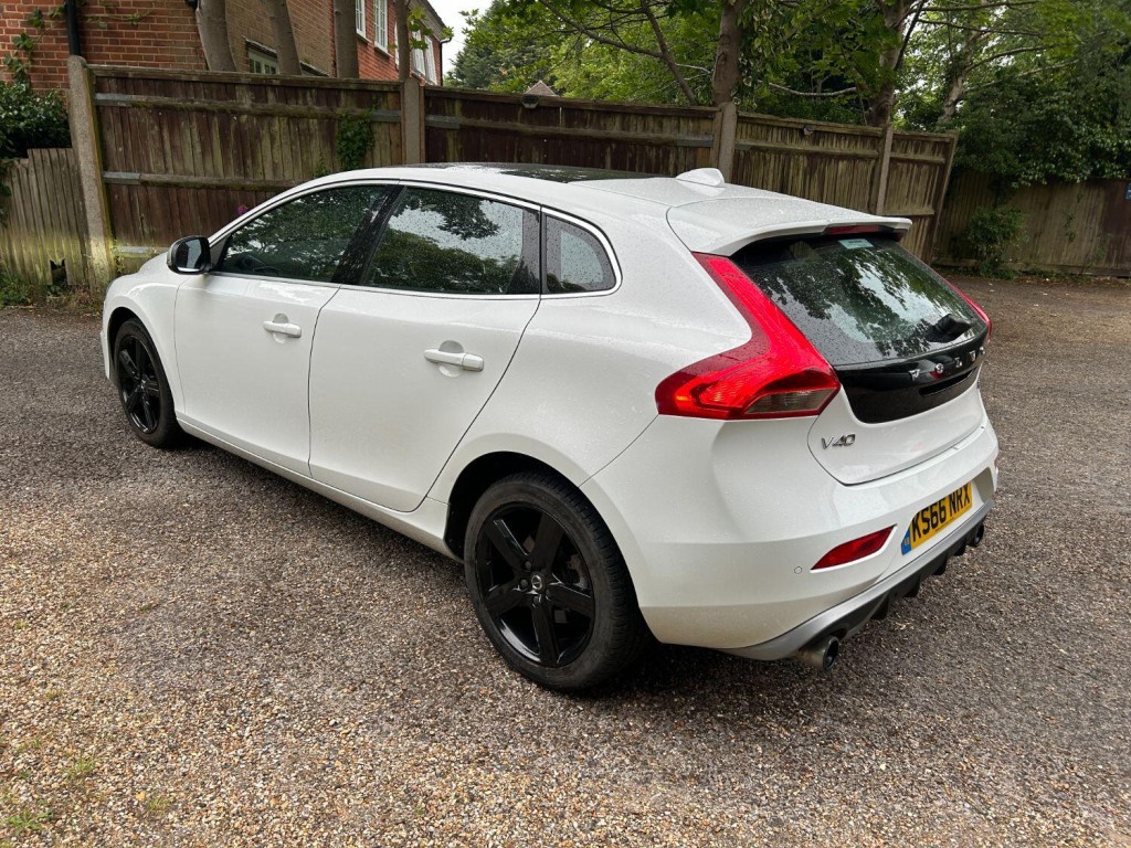 VOLVO V40