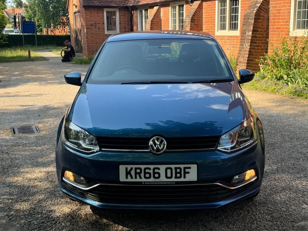 VOLKSWAGEN POLO