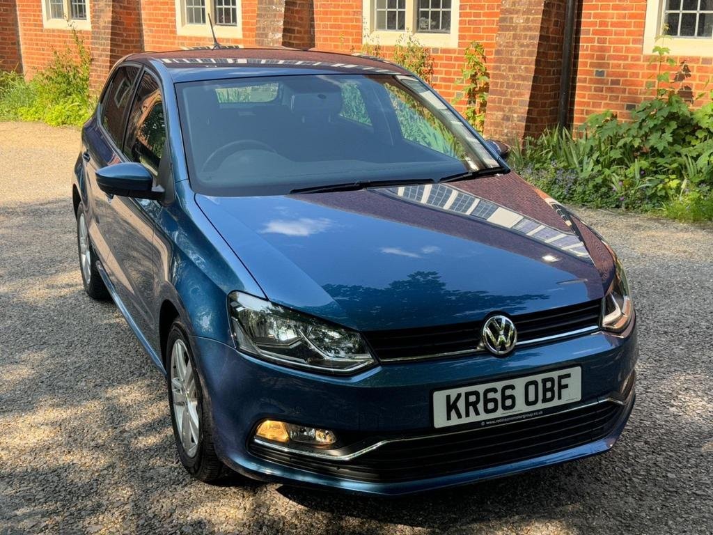 VOLKSWAGEN POLO