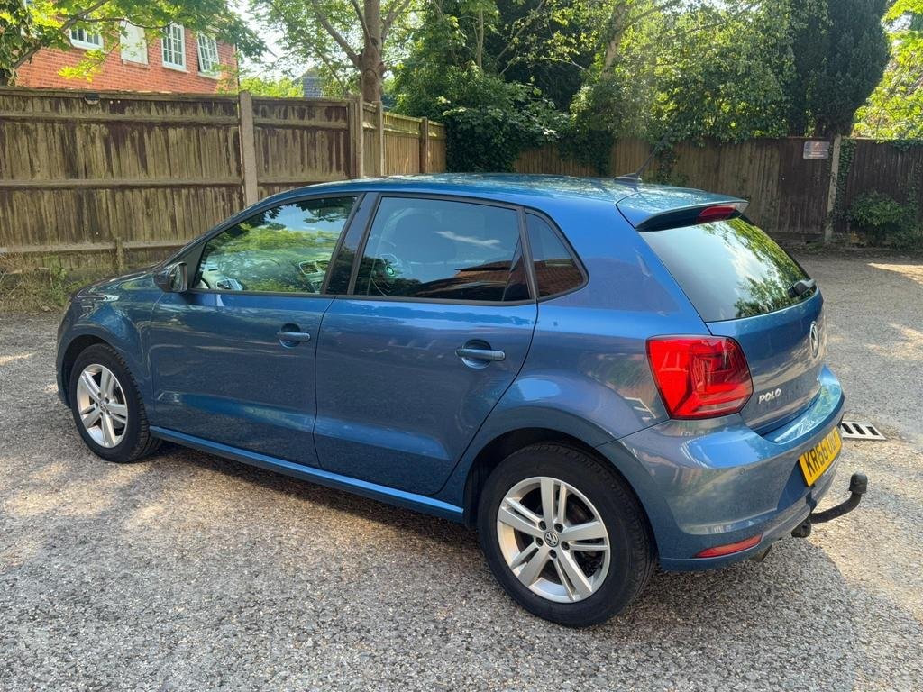 VOLKSWAGEN POLO