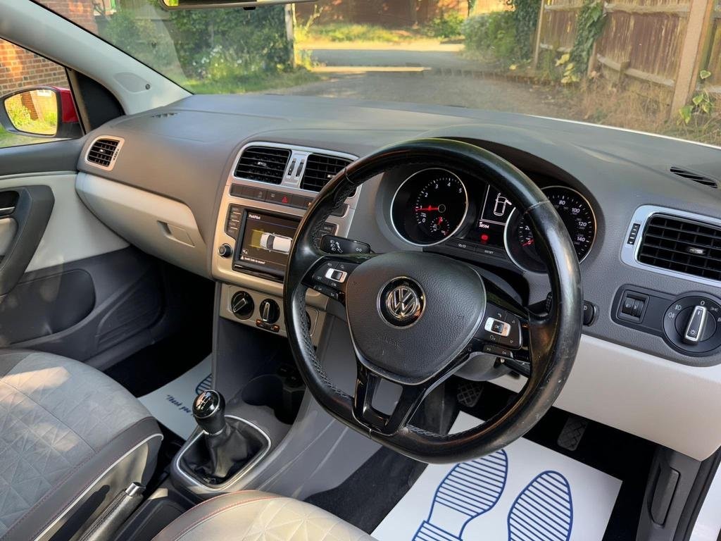 VOLKSWAGEN POLO