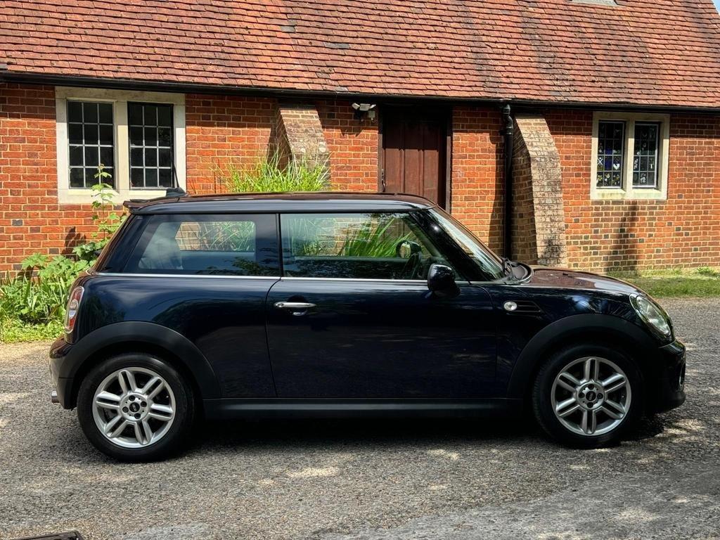 MINI HATCH