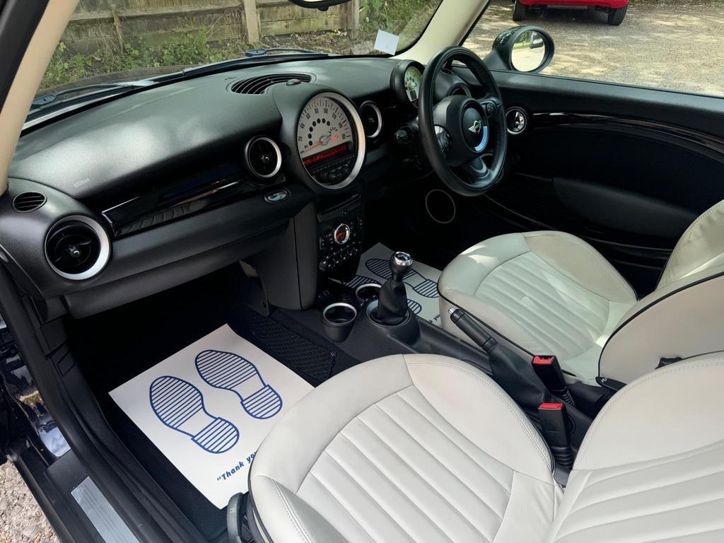 MINI HATCH