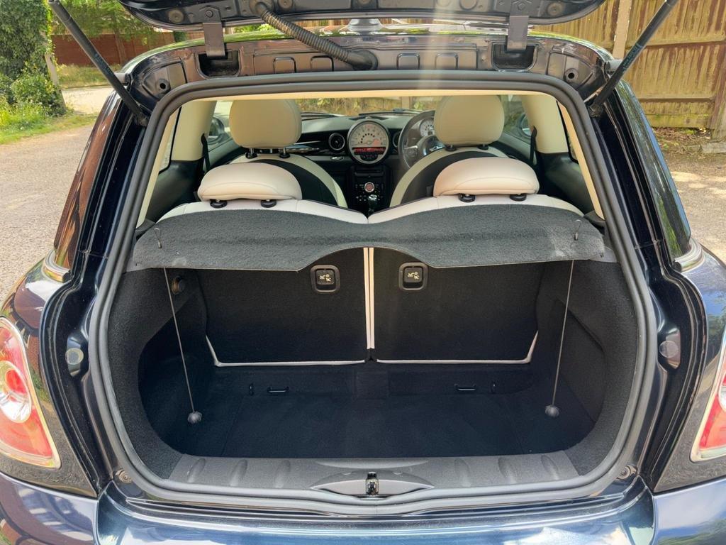 MINI HATCH