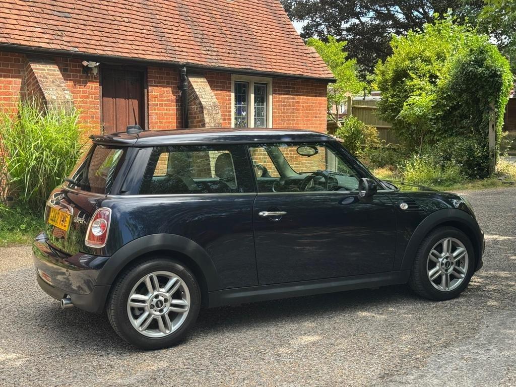 MINI HATCH