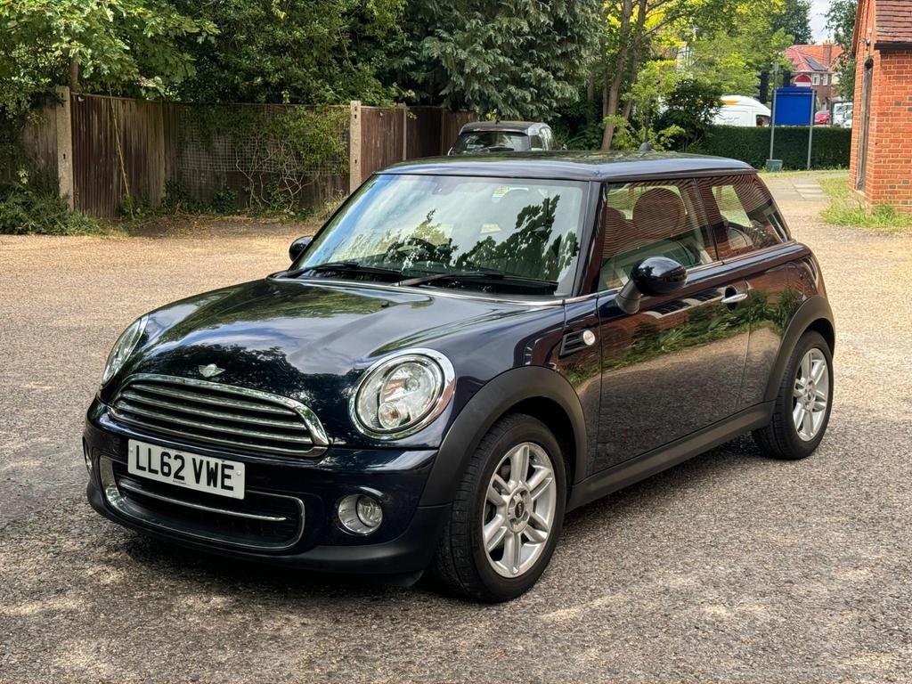 MINI HATCH