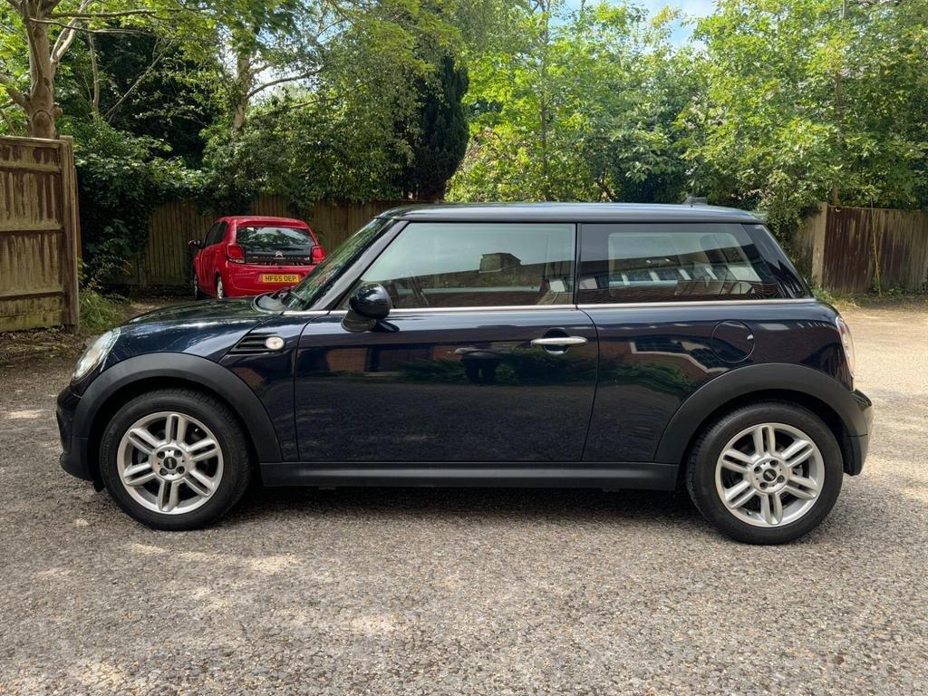 MINI HATCH