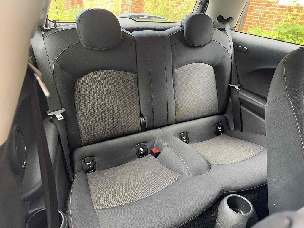 MINI HATCH