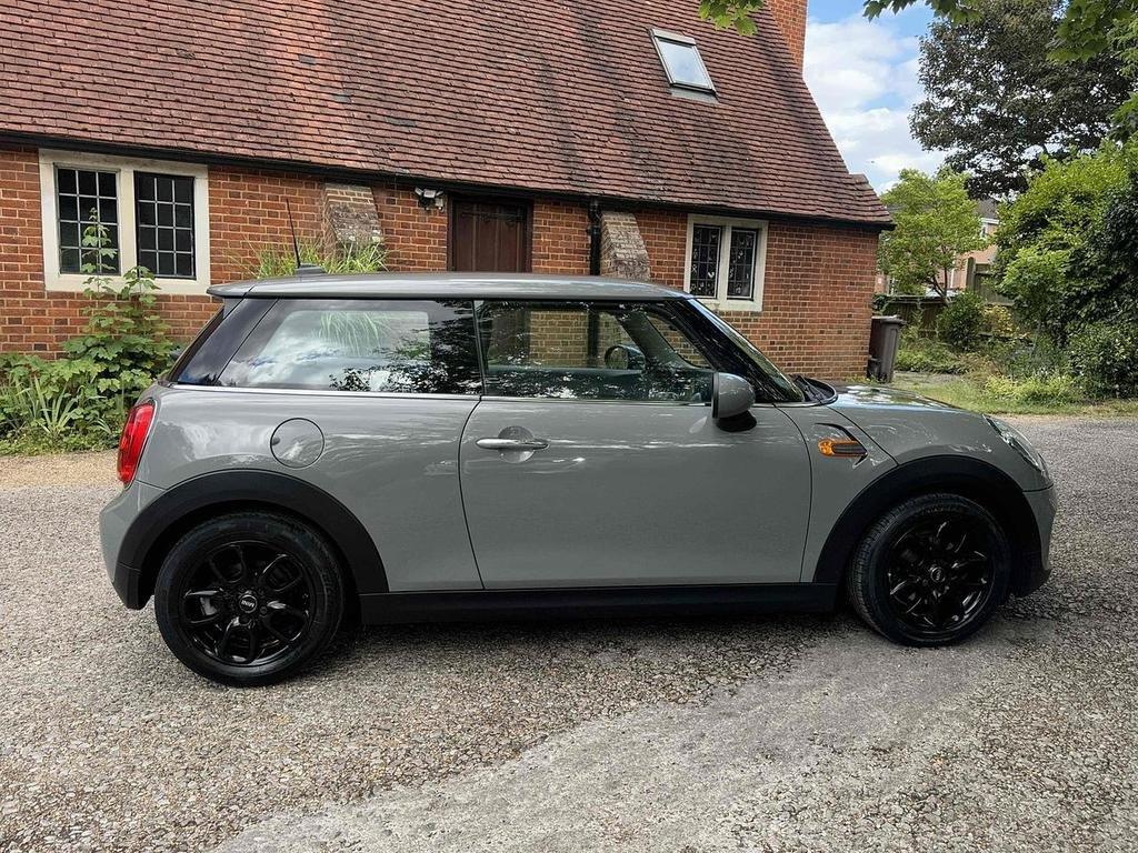 MINI HATCH