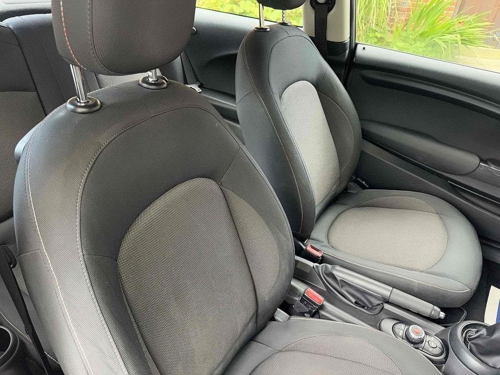 MINI HATCH
