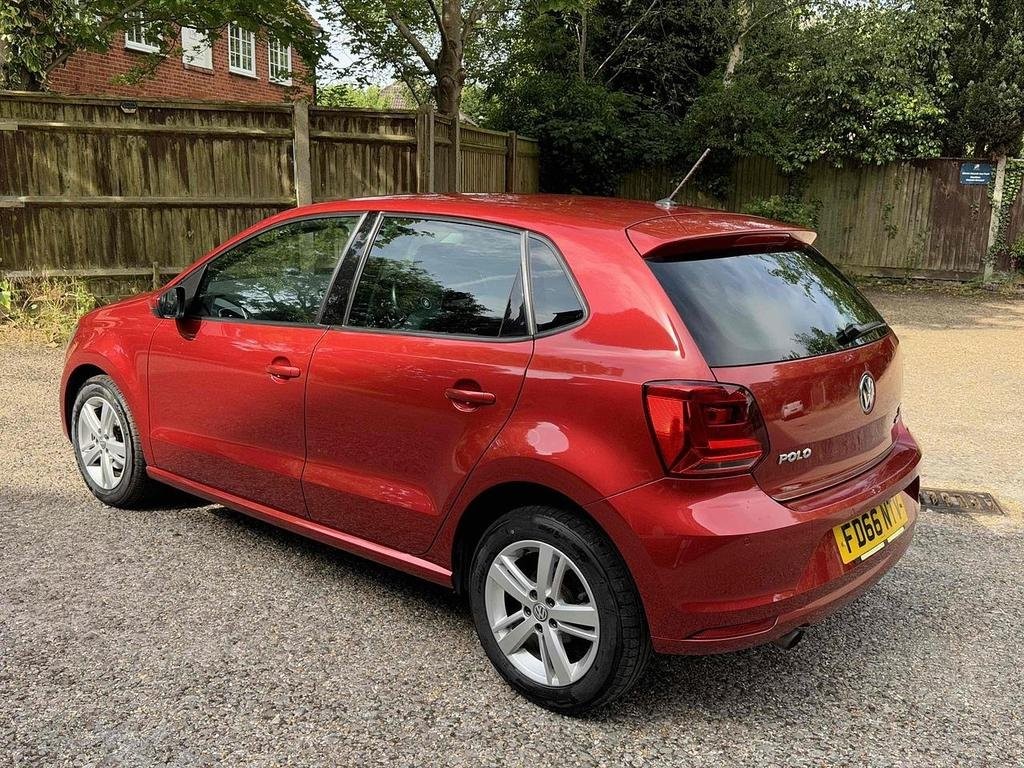 VOLKSWAGEN POLO