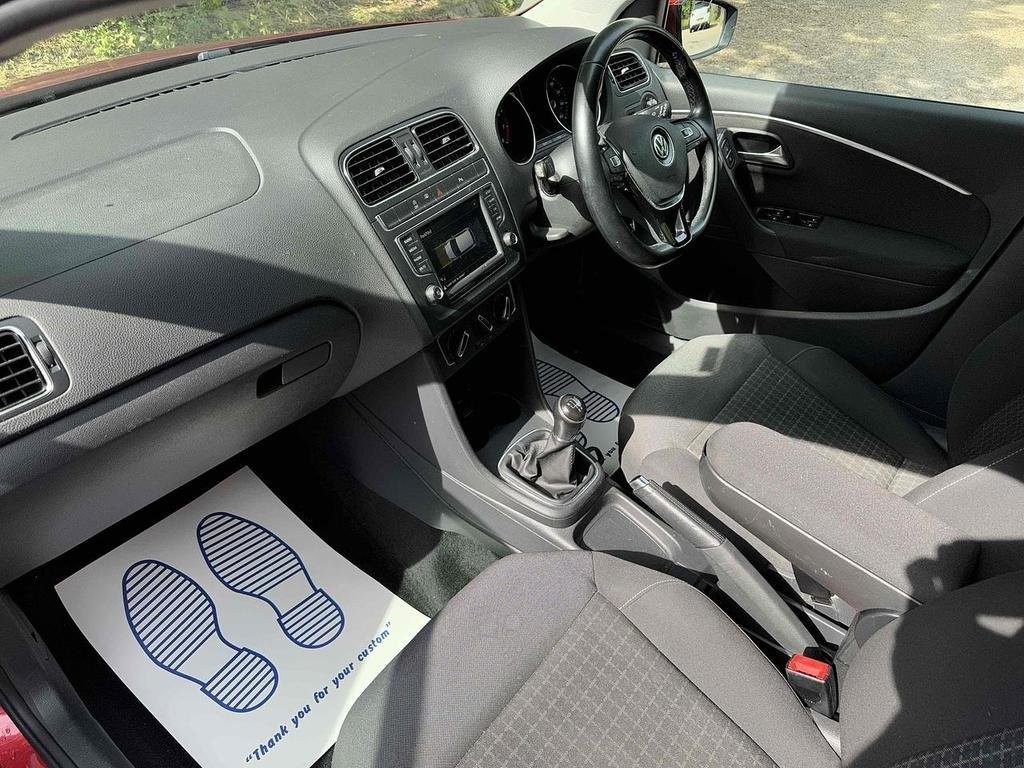 VOLKSWAGEN POLO