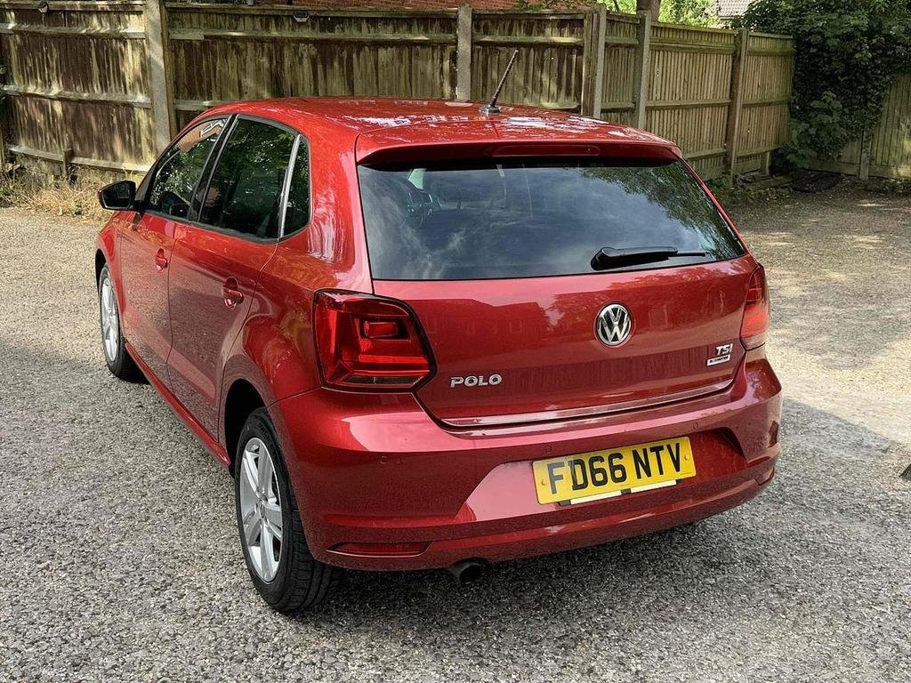 VOLKSWAGEN POLO