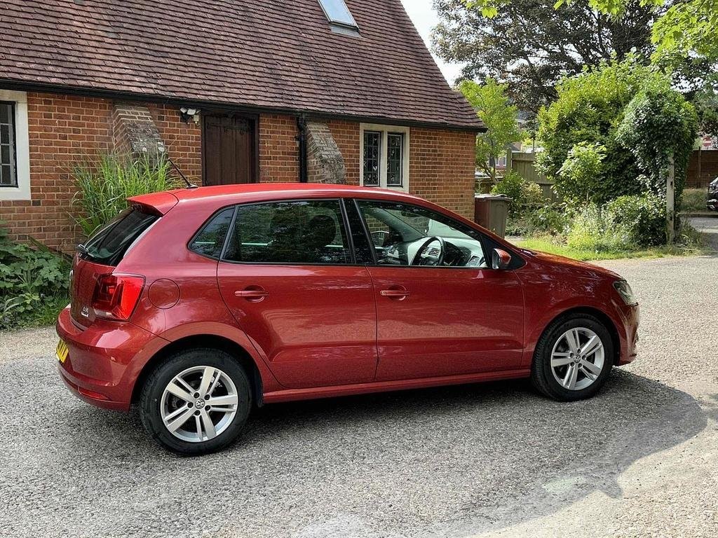 VOLKSWAGEN POLO