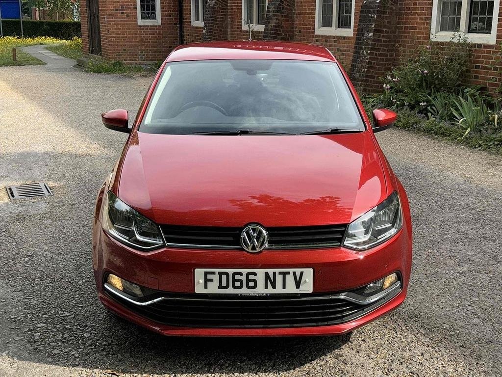 VOLKSWAGEN POLO