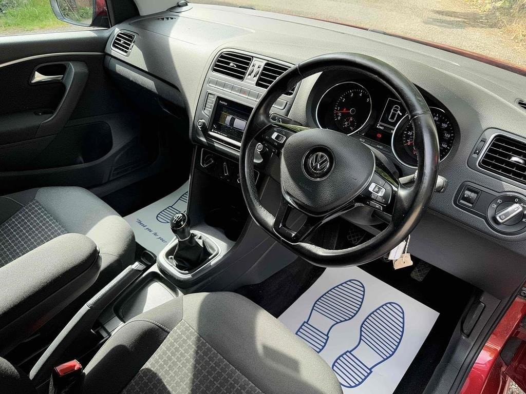 VOLKSWAGEN POLO