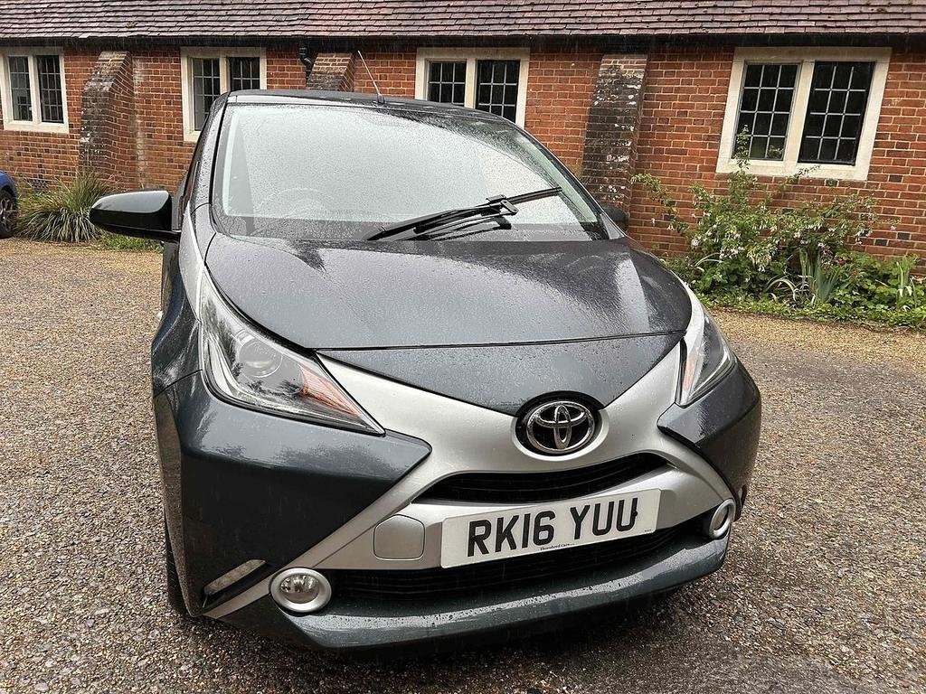 View TOYOTA AYGO 1.0 VVT-i x-clusiv