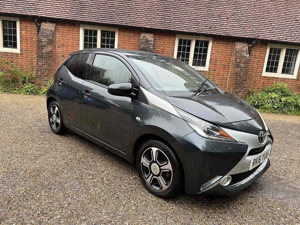 View TOYOTA AYGO 1.0 VVT-i x-clusiv