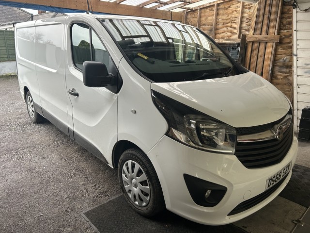 VAUXHALL VIVARO