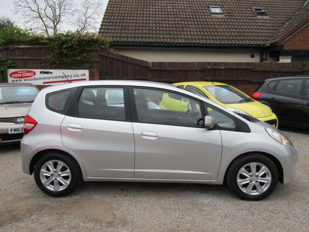 View HONDA JAZZ 1.3 i-VTEC ES  One Former Keeper, Only 43,000 miles, FSH (10 Honda Stamps)
