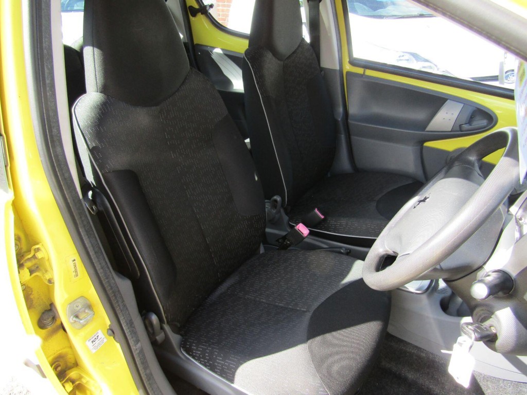 PEUGEOT 107