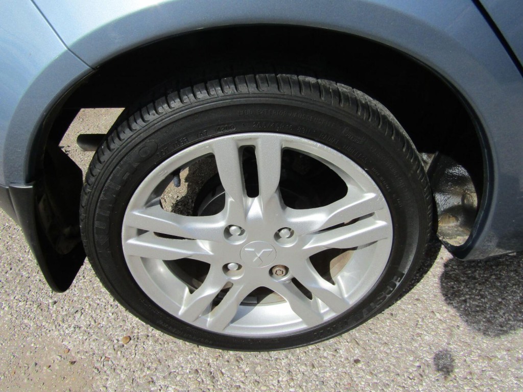 MITSUBISHI COLT