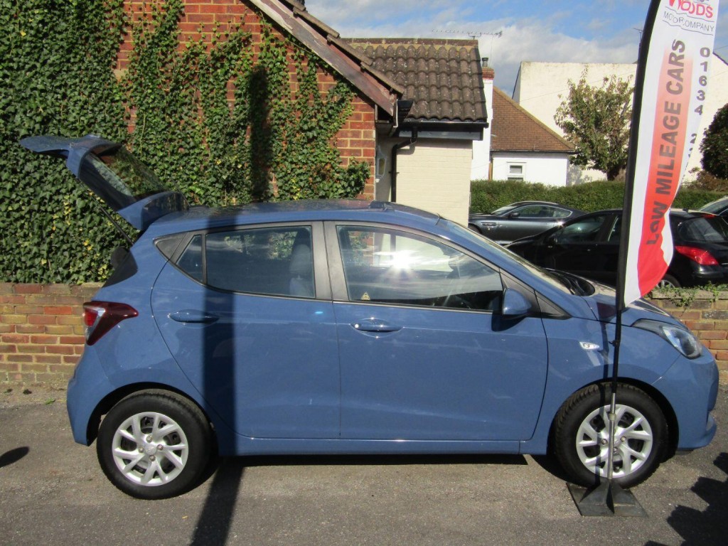 View HYUNDAI I10 1.0 SE  One Former Keeper