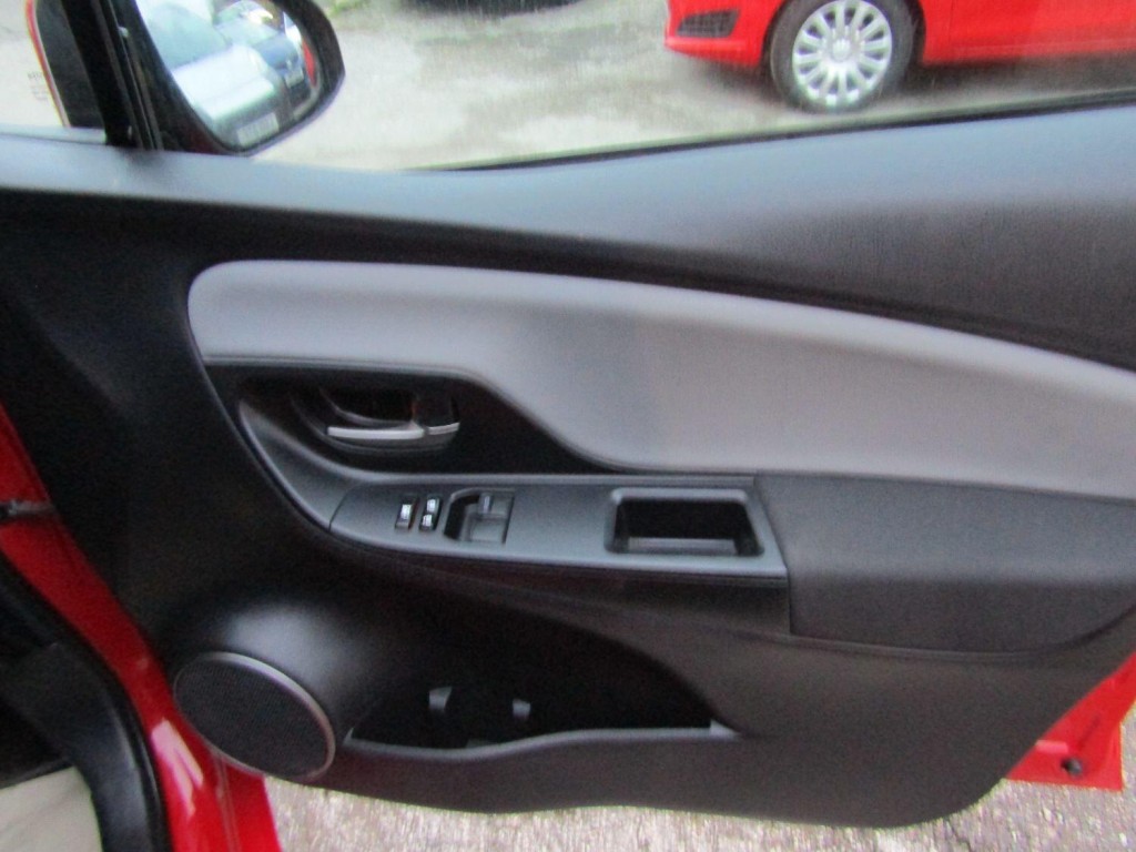 TOYOTA YARIS