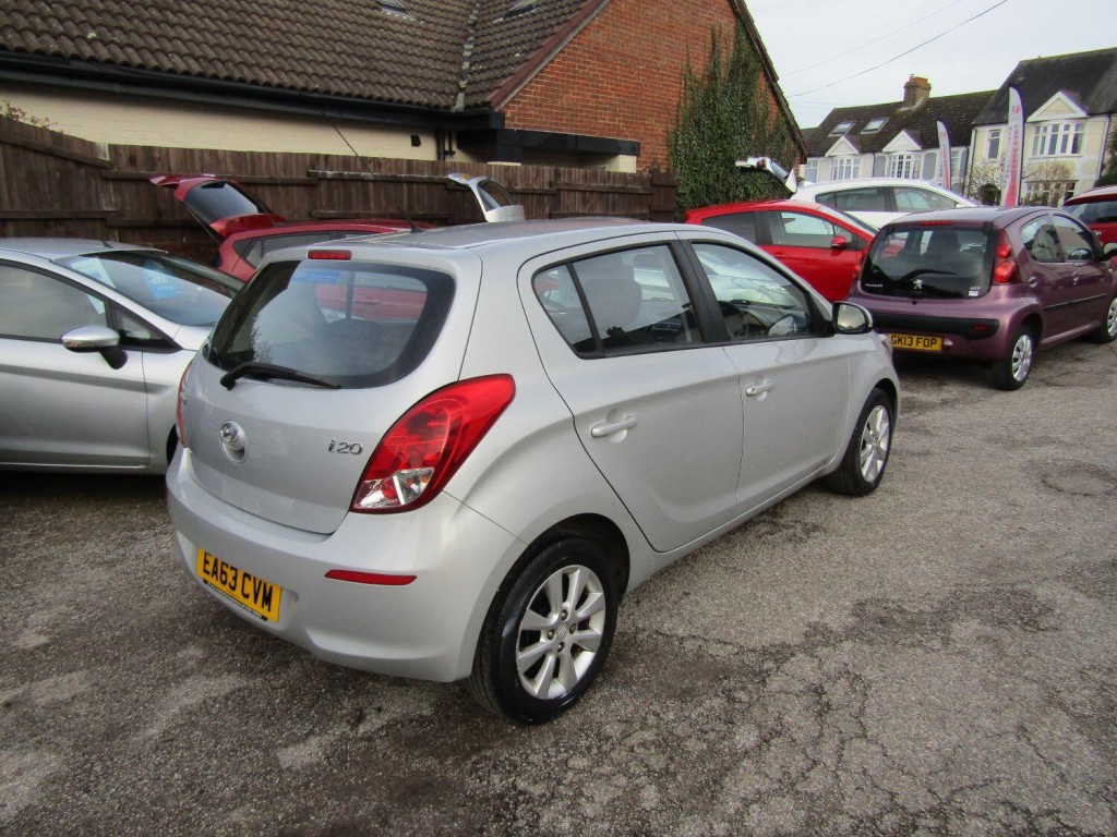 HYUNDAI I20