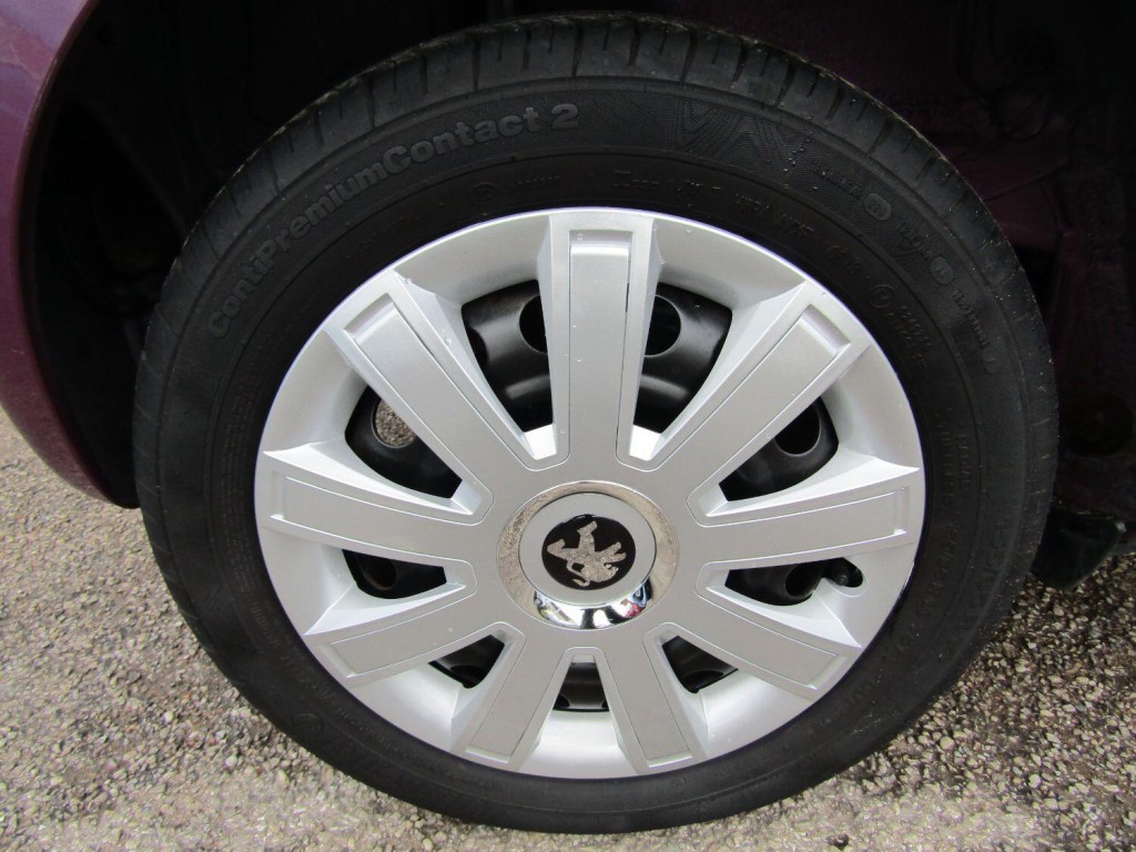PEUGEOT 107