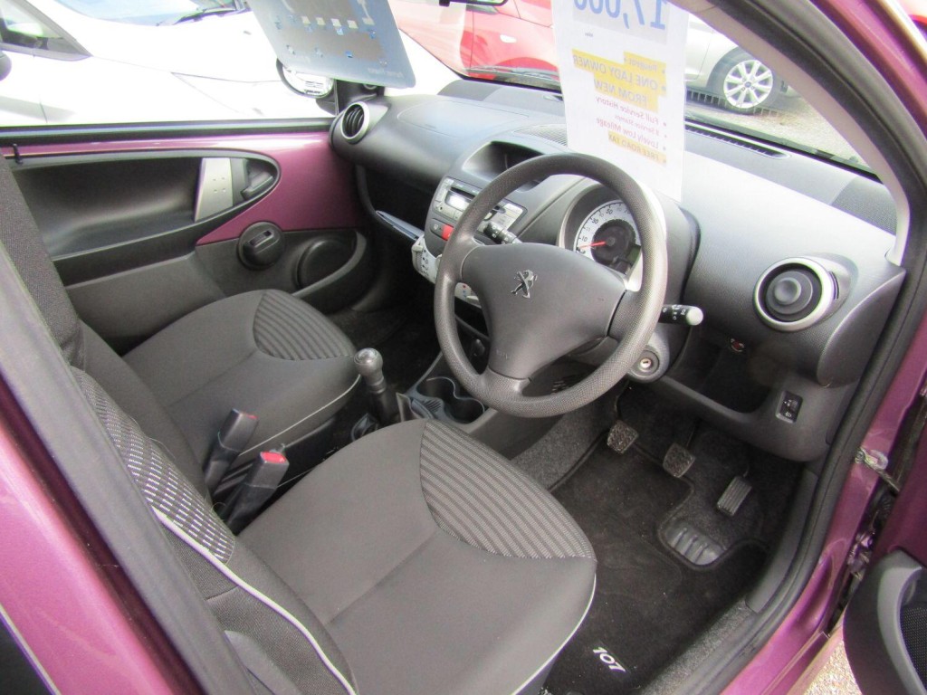 PEUGEOT 107